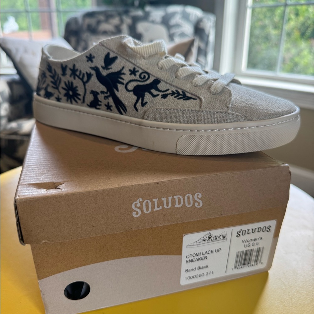 Soludos Beige and Black Otomi Lace-Up Sneakers